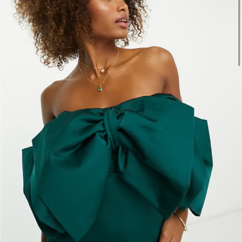 Elegant Green Off-Shoulder Dress - Picture 2 of 4